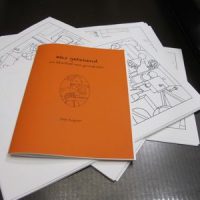 boekband van zijde, textiele boekband  handboekbinderij Seugling Amsterdam receptieboek, gastenboek, een fotoalbum voor een huwelijk, een babydagboek, een album voor een bedrijfsjubileum, een herdenkingsboek voor een officiële gelegenheid Boekbinderij Seugling, uitgever van uw verhaal. Wij bezielen, brengen tot leven, personaliseren uw boek en doos tot een persoonlijk handgemaakt unicum. Ambachtelijk maatwerk. Passend bij de gelegenheid zoals u die wenst. Unieke boeken, dozen, foedralen, fotoalbum, schetsboek, receptieboek en cassettes , met de hand gemaakt door Boekbinderij Seugling te Amsterdam, handboekbinders sinds 1923. Mooie boeken, mappen, portfolio en dozen, facsimile, replica, dummy, cassette, foedraal, foudraal, busschroefalbum, map, ordner, vergulden, ook voor één exemplaar. Quirijn Jungcurt, Mieke Stouten, de boekbinders van de Vijzelstraat, Grote Bickersstraat, Bickerseiland, Amsterdam Centrum, Jordaan, Gouden Reaal, Staatsliedenbuurt, Westerpark